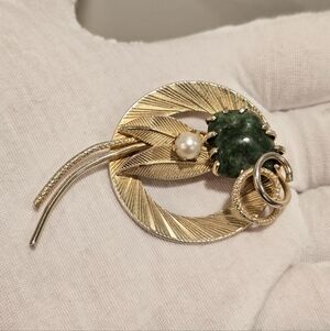Vintage Matte Gold Tone Faux Pearl & Jadeite Green Stone Bouquet Pin Brooch